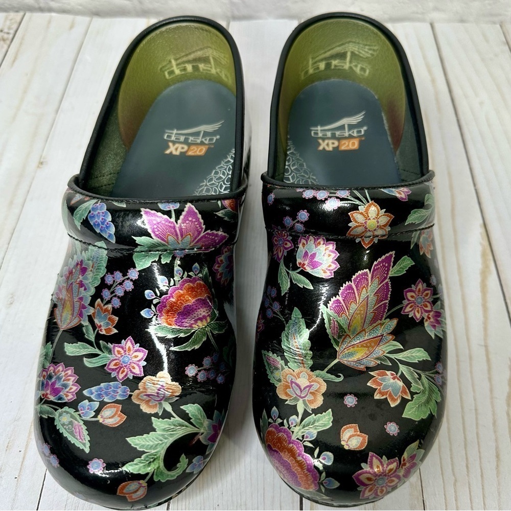 Dansko XP 2.0 Paisley Floral Patent - Picture 3 of 14